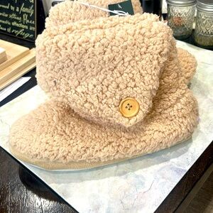 I am selling these Laura Ashley fluffy boots